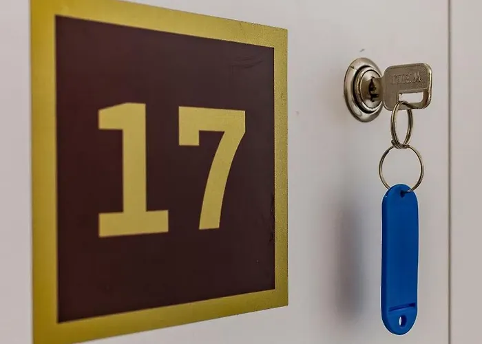 Kapsul מלון קפסולה Vlorë