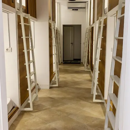 Capsule hotel Kapsul Vlore